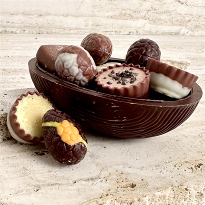 Chokladskal med 9 Belgiska Gourmet Dessertbitar och Påskägg 175 gram