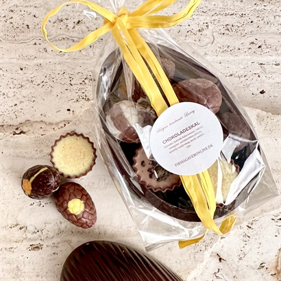 Chokladskal med 9 Belgiska Gourmet Dessertbitar och Påskägg 175 gram