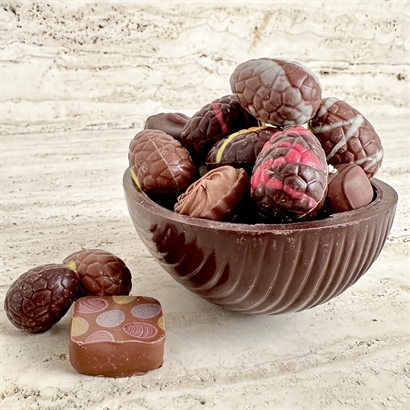Chokladskal med 9 Belgiska Gourmet Påskägg och - Dessertbitar ca. 340 gram