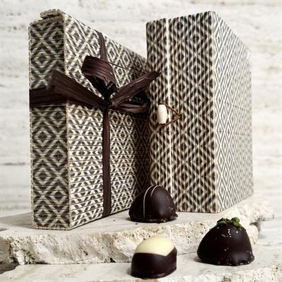 Mønstret bambusæske med 9 Belgiske gourmet dessertchokolade 120 gram