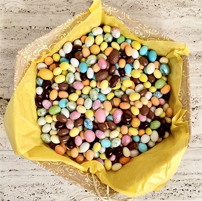Påskkorg med Lyxig påskblandning 4000 gram - ENDAST 76 ST