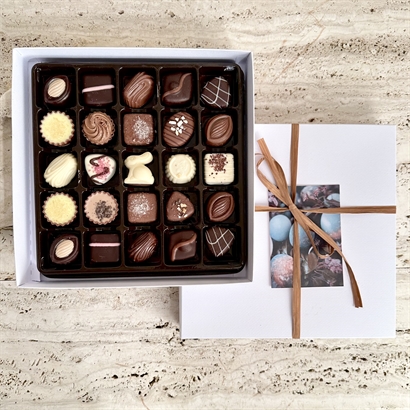 Vit ask med 25 Belgiska Gourmet Dessertbitar