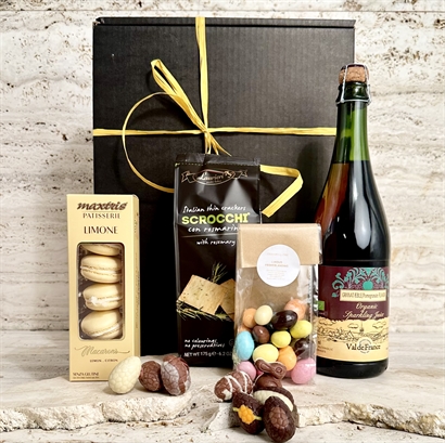 Påsk Gåvokorg Alkoholfri med cider, påskägg och påskläckerheter