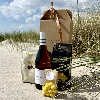 Sommergave med Rosè, Amalfimandler, Chokolade og Rosmarin Kiks