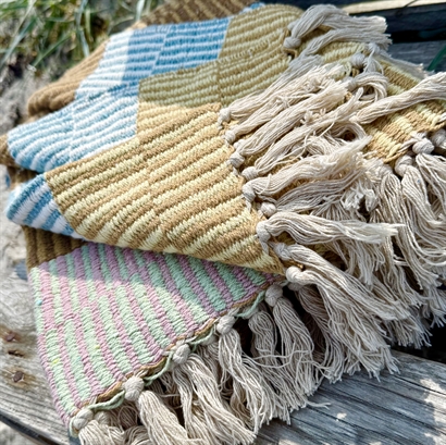 Alkoholfri sommergave - Ice Tea, Snacks og reycled Bloomingville plaid i Jute strandnet