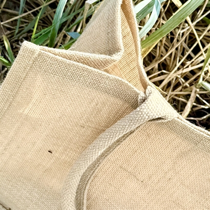 Alkoholfri sommergave - Ice Tea, Snacks og reycled Bloomingville plaid i Jute strandnet