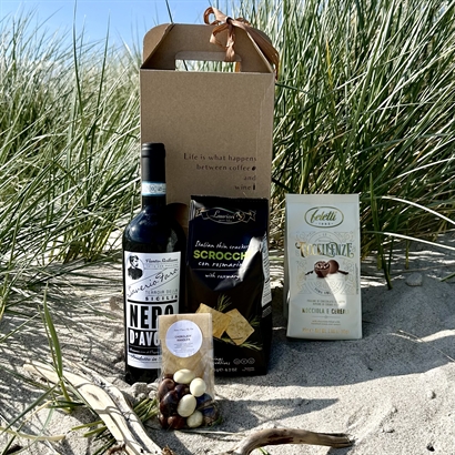 Sommergave med Siciliansk rødvin, Italienske chokolademandler, nocciola praline og rosmarin kiks