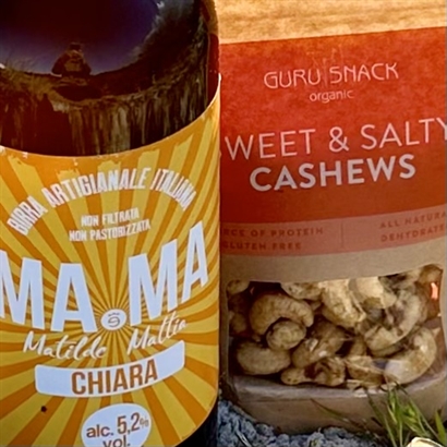 Sommergave med 75 cl. italiensk øl og økologiske cashew nødder