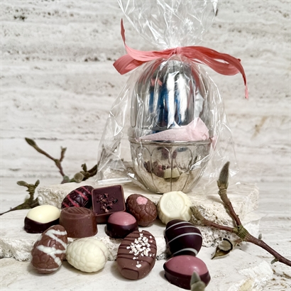 Silverägg 13 cm med Belgiska Gourmet Dessertbitar och Handgjorda Danska Påskägg