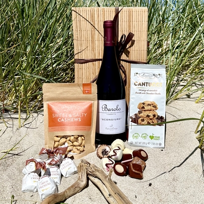 Bambusæske med Barolo 2017, Belgisk chokolade, Cantucci og Salte Cashew Nødder