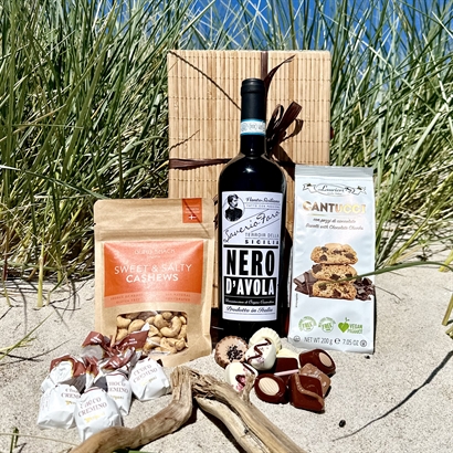 Sommergave med Siciliansk Rødvin, Belgisk gourmetchokolade, Cantucci og Salte Cashew Nødder