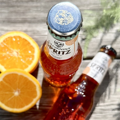 Bambusæske med Alkoholfri Spritz, Italiensk Luksus Chokolade og Cashew Nødder
