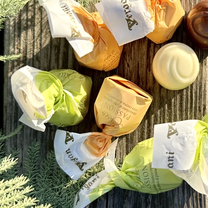 Bambusæske med Hvidvin, Belgisk chokolade, Cantucci og Cashew Nødder