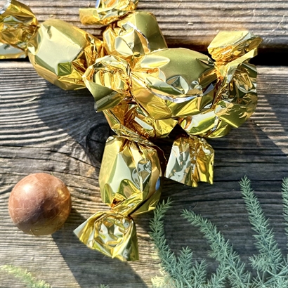 Sommergave med Rosè, Amalfimandler, Chokolade og Rosmarin Kiks