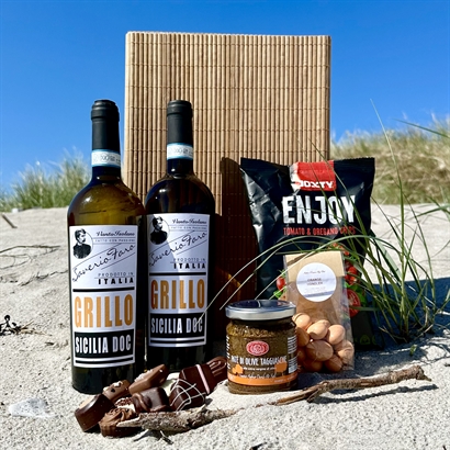 Luksus sommergave i bambusæske med 2 flasker Italiensk Hvidvin og masser af Snacks