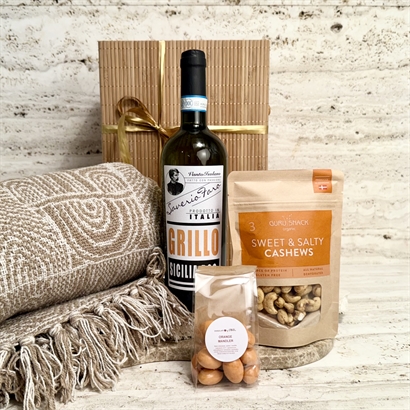 Bloomingville Pläd i bambuslåda med Vitt vin och Snacks