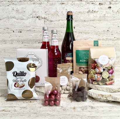 Alkoholfri gavekurv med cider, lemonade, chokolade & delikatesser