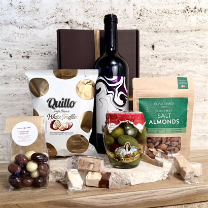 Presentkorg med Tapas kit spansk rödvin och delikatesser