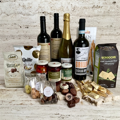 Italiensk gavekurv med alt hvad maven begærer. Delikatesser vin, spumante og masser af chokolade