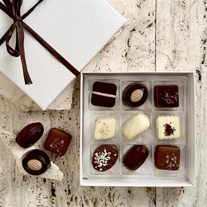 9 Belgiske Gourmet Dessertchokolader i Læderlook Æske
