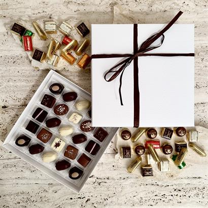 Belgisk Gourmet Dessertchokolade og Chokoladeblanding i Læderlook Æske - Ca. 740 gram