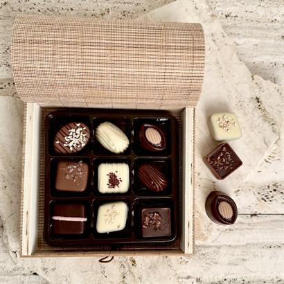 9 Belgiske Gourmet Dessertchokolader i Naturfarvet Bambusæske