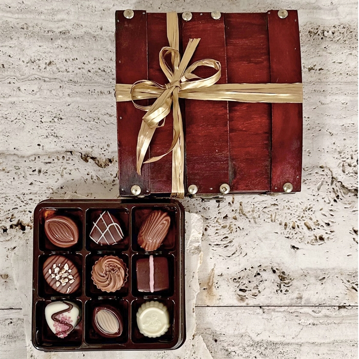 Træskrin med 9 Belgiske Gourmet Dessertchokolader