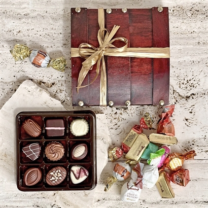 Træskrin med 9 Belgiske Gourmet Dessertchokolader og Luksus Chokoladeblanding - ca. 200 gram 