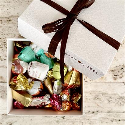 Luksus chokoladeblanding - 300 gram i præget hvid æske