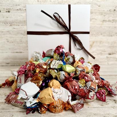 Luksus chokoladeblanding - 1000 gram i præget hvid æske