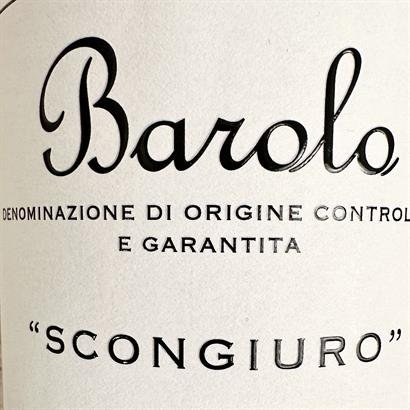 Eksklusiv Vin og chokoladegave med 2 flasker Barolo,1 flaske hvidvin, lækker Chokolade og snacks.