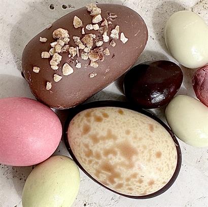 Bomullspåse i våffelväv med 4 stora Danska påskägg och Lyx Påskblandning 920 gram