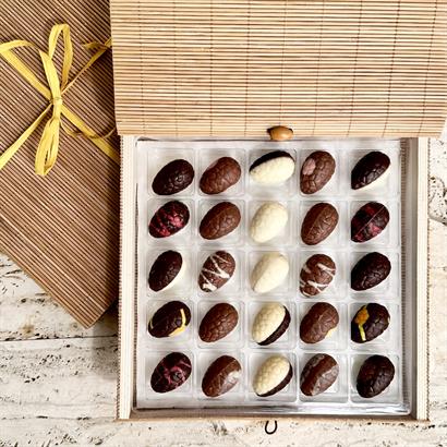 Bambulåda med 25 Belgiska Gourmet Påskägg 320 gram