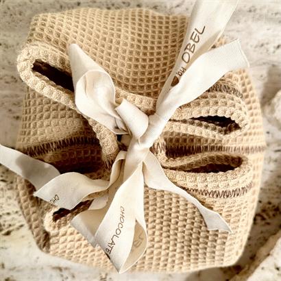 Meningsfuld gave - Bomuldspose med blomstereng og Luksus Chokoladeblanding 900 gram