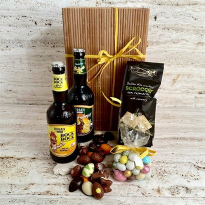 Bambulåda med Lyx Påskägg, Påsköl och Snacks