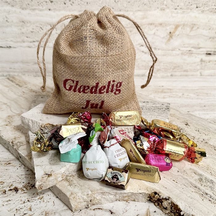 Julesæk med "Glædelig Jul" tekst og 200 gram luksus chokoladeblanding