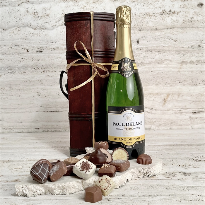Træskrin med Cremant og 18 stykker Luksus dessertchokolade